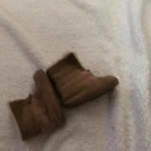 Suede unisex child’s moccasin type boots